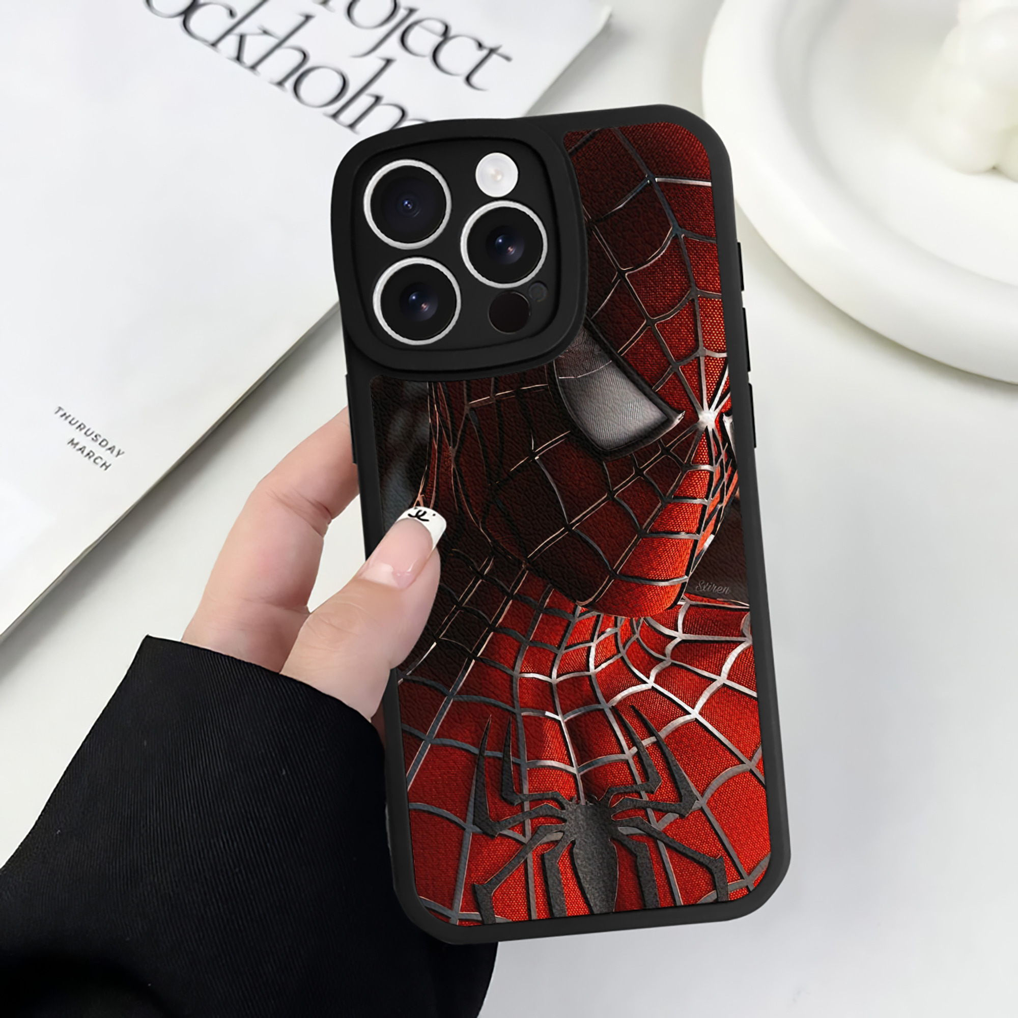 Spider Man スパイダーマン 【iPhone 16シリーズ対応】シリコンスマホケース（レザー調） 材質：シリコン